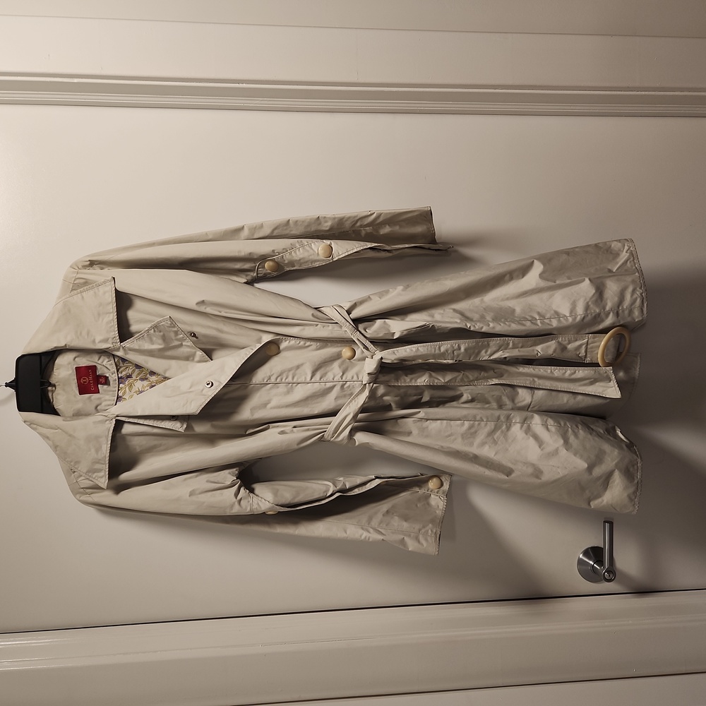 Beige vintage Cole Haan raincoat size medium